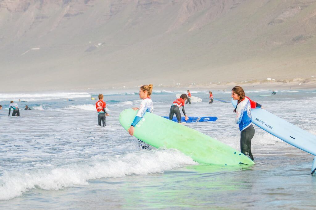 Las mejores playas para surf: surfea en Lanzarote